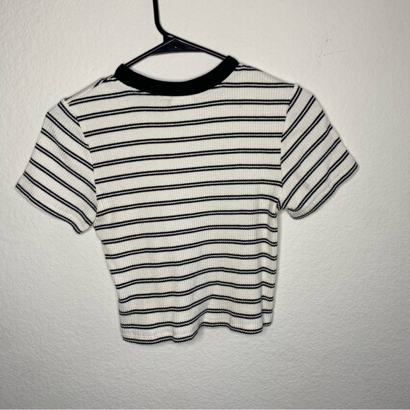 Preppy striped white and black tee - Picture 6 of 7